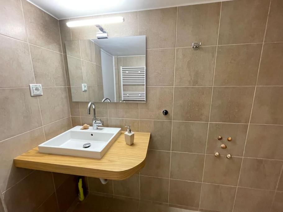 Dm 1 Apartment *